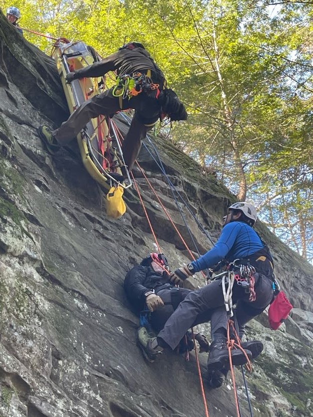 AMRG training to rescue injured climber